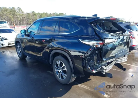 2021 Toyota Highlander Xle z USA, uszkodzony, nr VIN 5TDGZRAH7MS039295